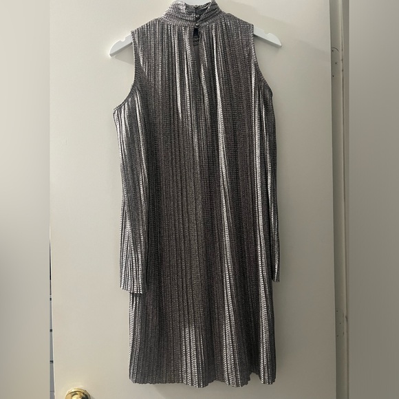 Maggie London Silver Gray Cold Shoulder Cut Out Shift Dress 2000s Party Metallic - Picture 3 of 12